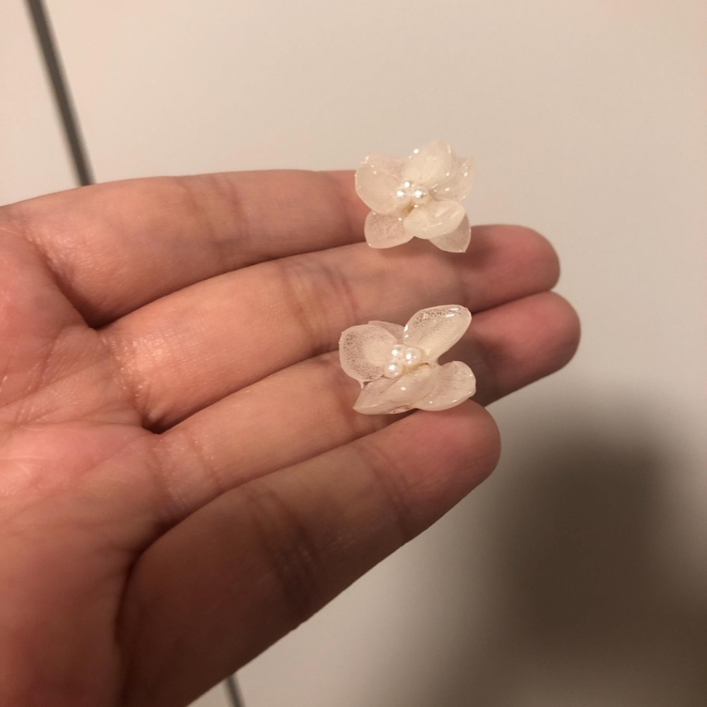 Preserved White Hydrangea Earrings - image 3
